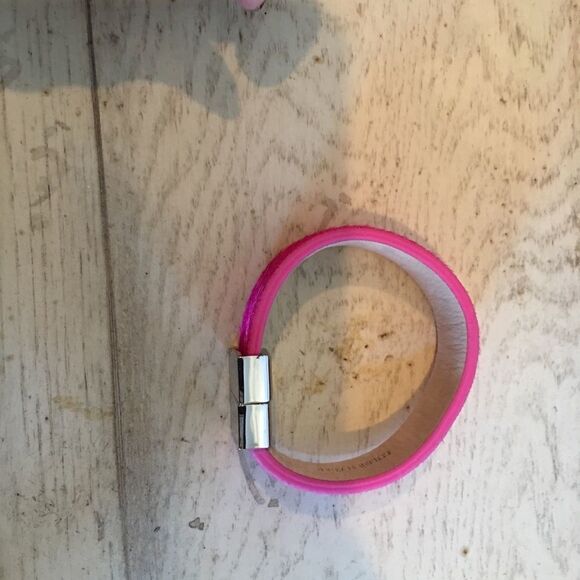 Haley Rustic Cuff Fuschia!! - Picture 6 of 7